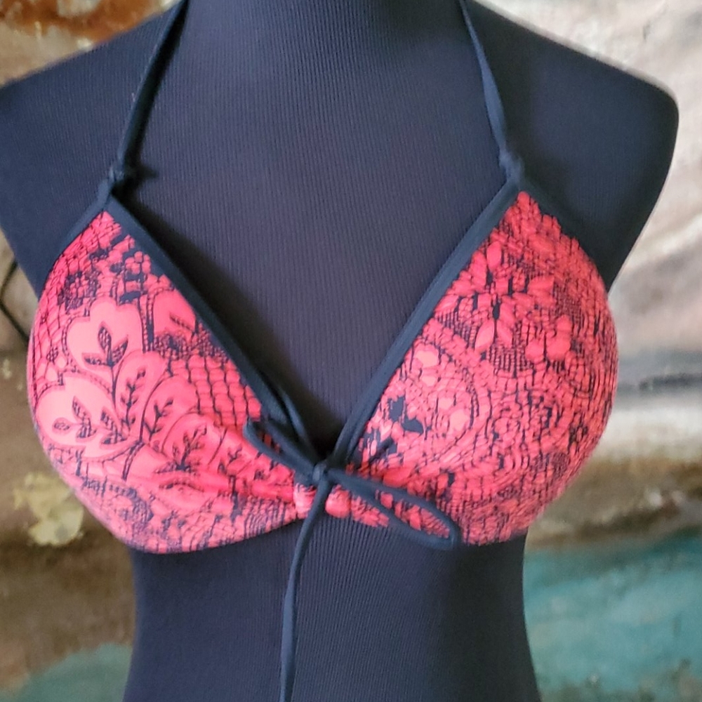 Bikini - Picture 2 of 6